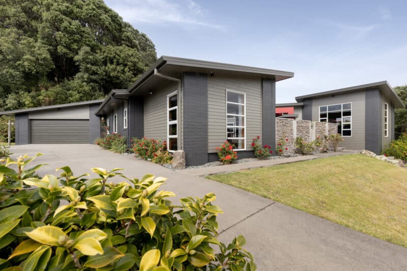Stunning Harbourside Living