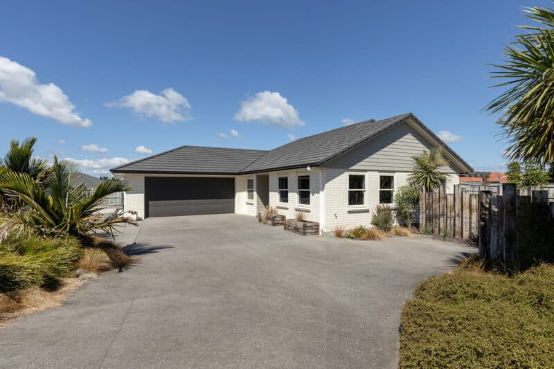 Coastal Landscaped Retreat