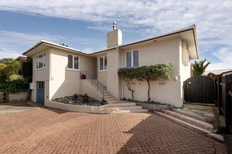 1950’s Charm on a Sunny Freehold Section