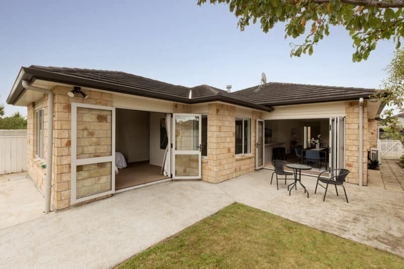 Lakeside Brick & Tile Living