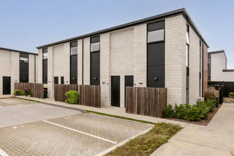 Modern Living, Best Value: Vacant and Ready – Move In Today!