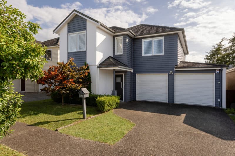 5-Bedroom Lakes Living: New Carpet & Interior Paint